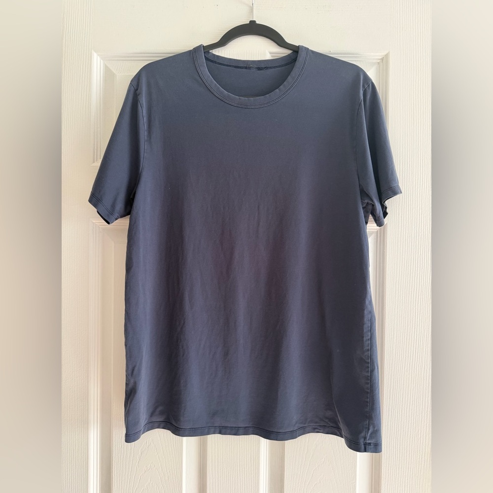 Lululemon Men’s Classic Navy Blue T-Shirt